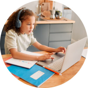 Com ensenyar als nens a cercar informació a Internet
