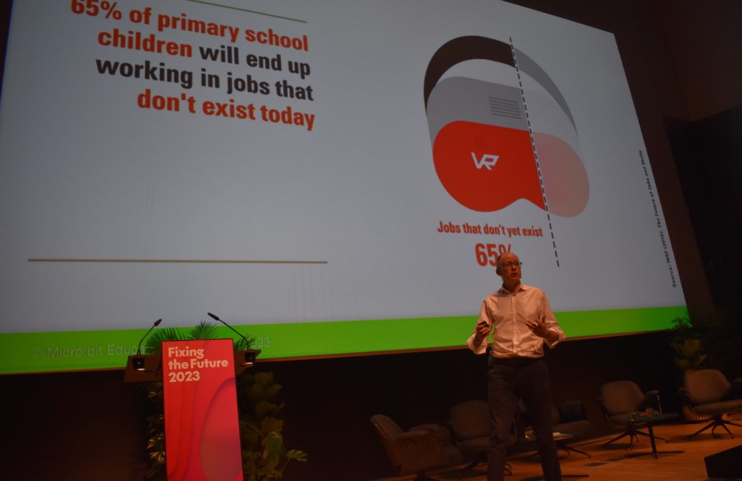 CEO de Micro:bit Educational Foundation, Gareth Stockdale, durant el Fixing the Future 2023 | Habilis
