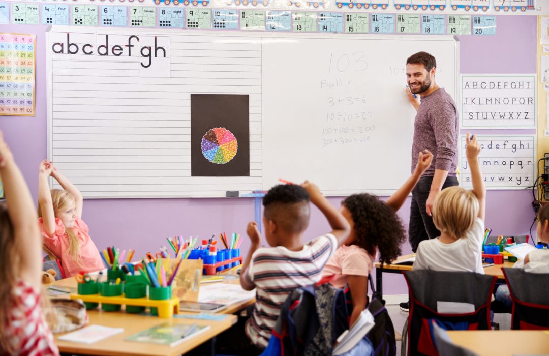 Empatizar con los intereses de los niños y conectarles con contenidos curriculares es una de los clavos del éxito del Design Thinking. | Getty Images