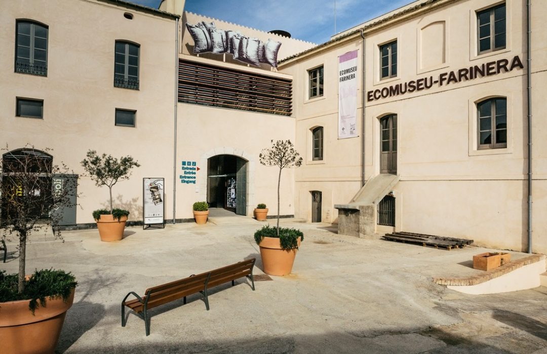 Desde 1997, el ecomuseu es uno de los museos que forman la red del Sistema del Museo de la Ciencia y de la Técnica de Cataluña, dedicado al proceso de industrialización del país. |