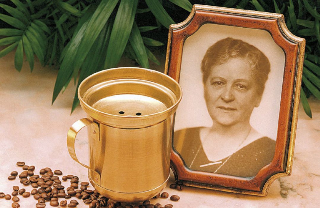 Melitta Benz inventó el filtro de café. De aquí, las cafeteras Melitta.