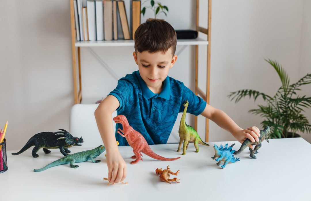 Als infants els fascinen els dinosaures perquè els associen  amb la força i el poder i perquè combinen realitat i certa dosi de fantasia. | Bearmoney by Getty Images