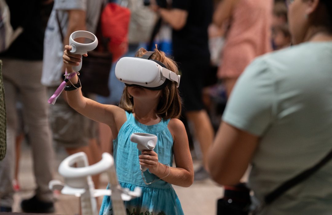 Durante el Fixing the Future 2022, los niños y niñas pudieron entrar, por ejemplo, en la Estación Mir gracias a la realidad virtual | Habilis